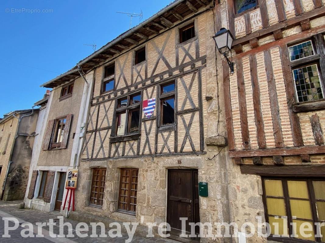 Maison à PARTHENAY