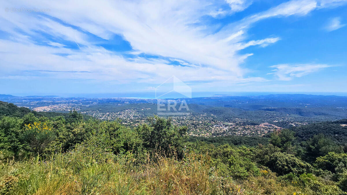 Terrain à TOURRETTES-SUR-LOUP