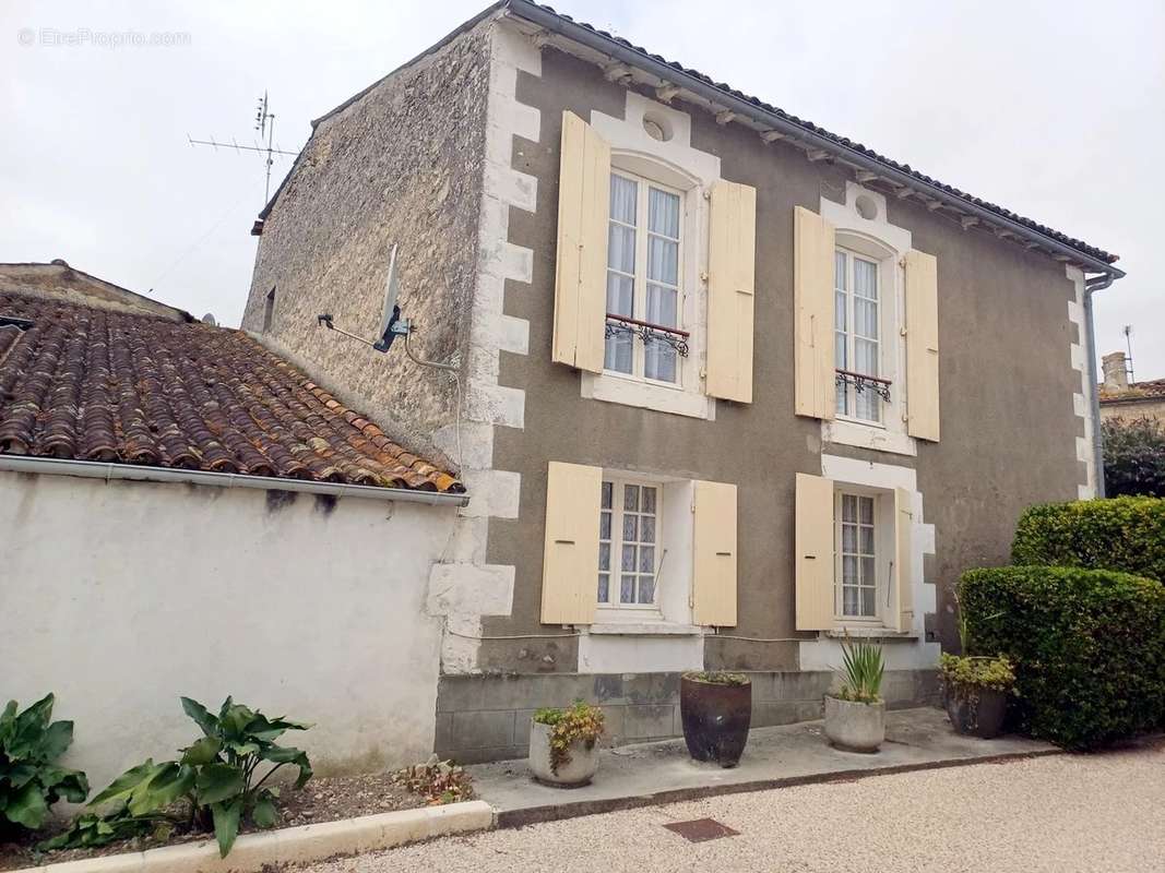 Maison à SAINT-FORT-SUR-GIRONDE