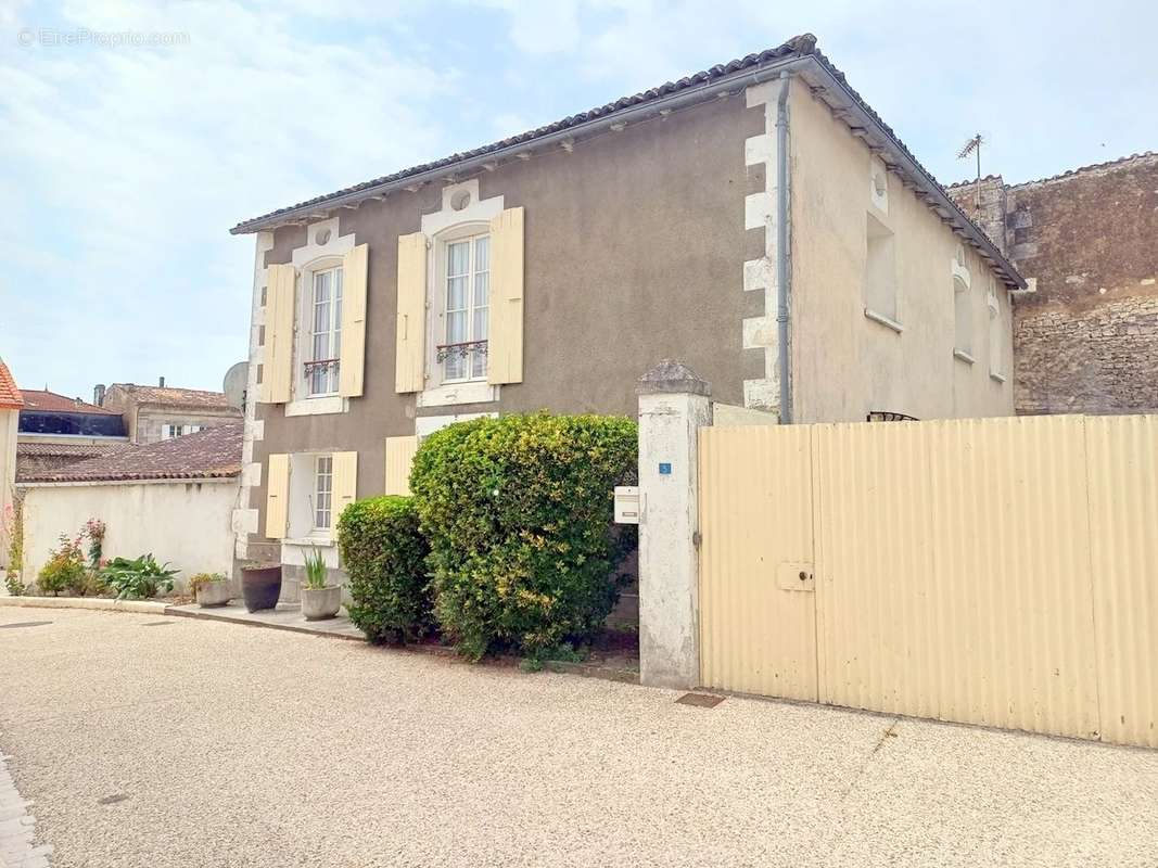 Maison à SAINT-FORT-SUR-GIRONDE