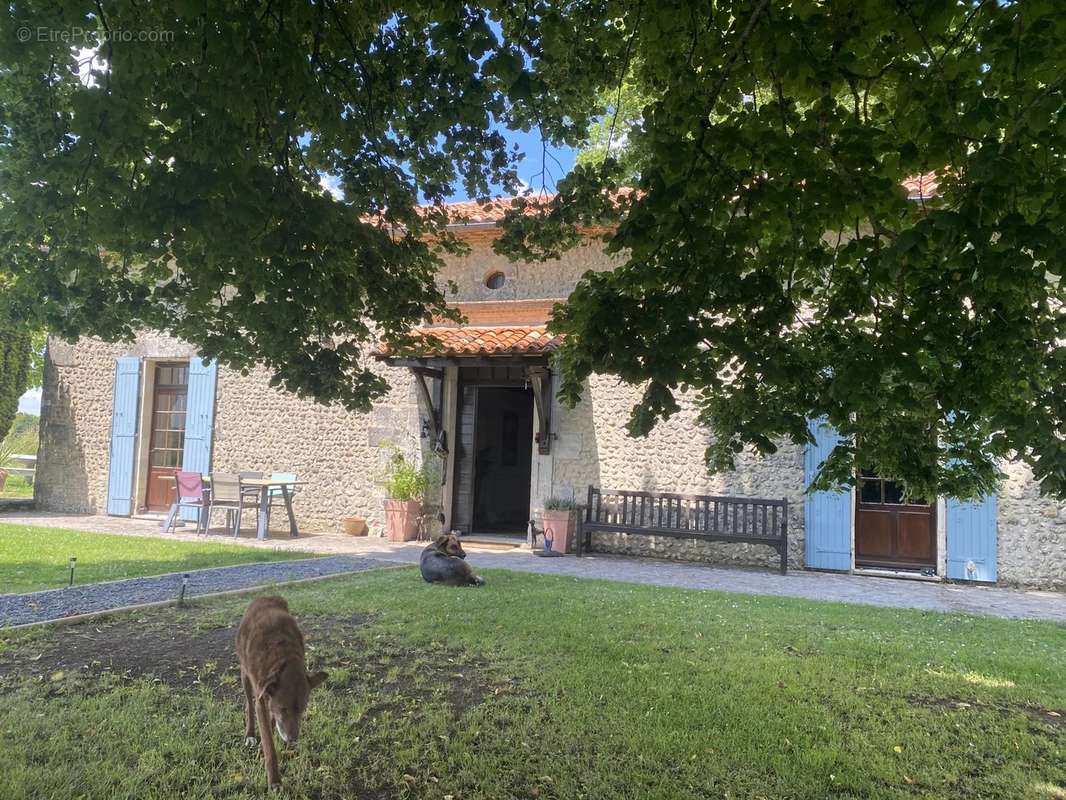 Maison à AUBETERRE-SUR-DRONNE