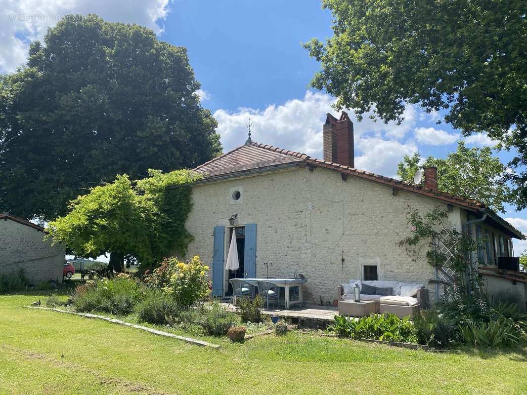 Maison à AUBETERRE-SUR-DRONNE