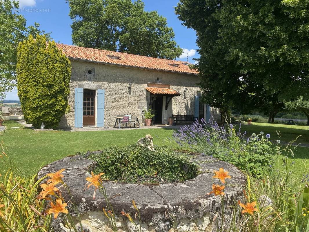 Maison à AUBETERRE-SUR-DRONNE