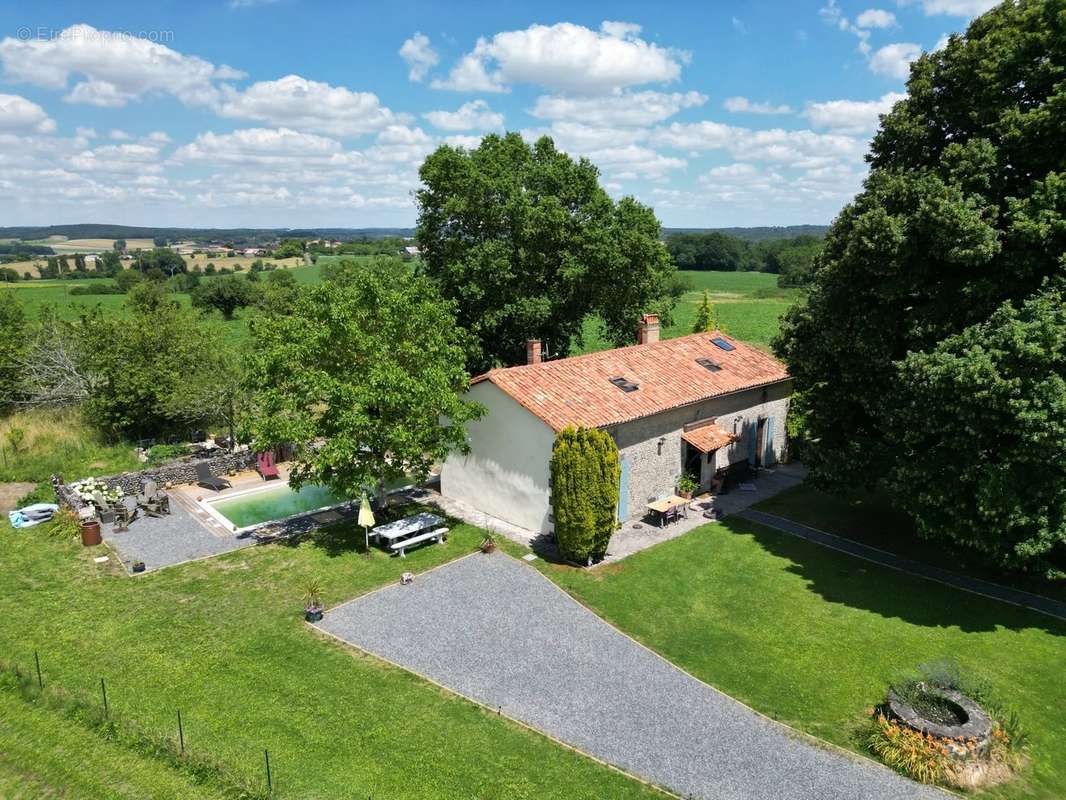 Maison à AUBETERRE-SUR-DRONNE