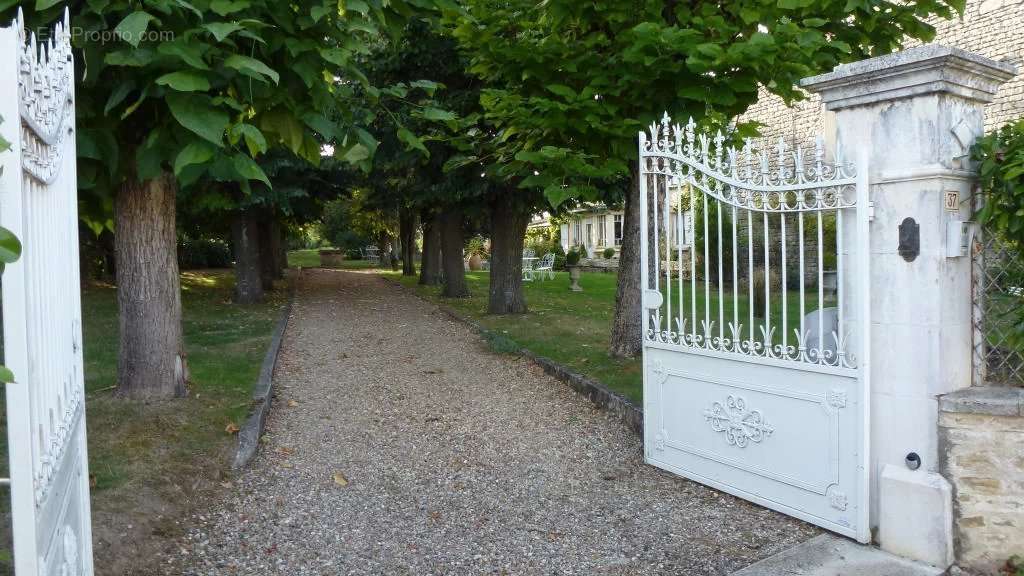 Maison à SAINT-AMANT-DE-BOIXE