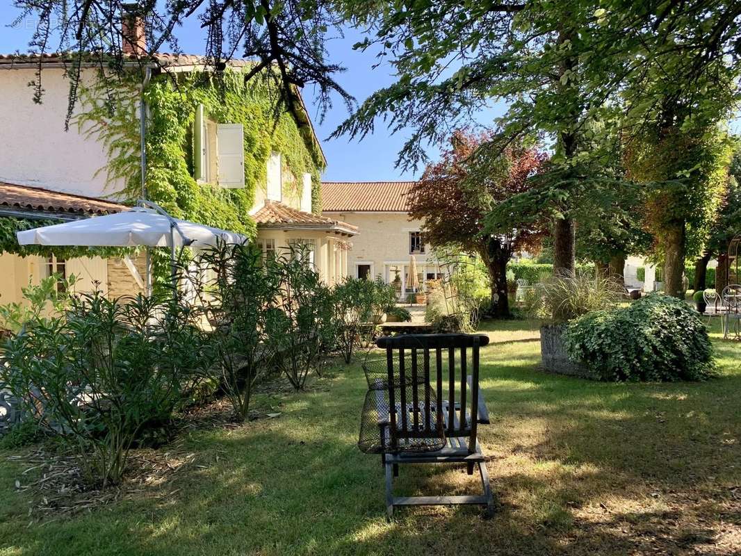 Maison à SAINT-AMANT-DE-BOIXE