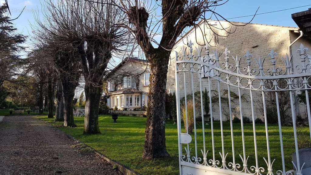 Maison à SAINT-AMANT-DE-BOIXE