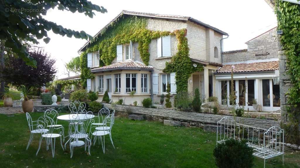 Maison à SAINT-AMANT-DE-BOIXE