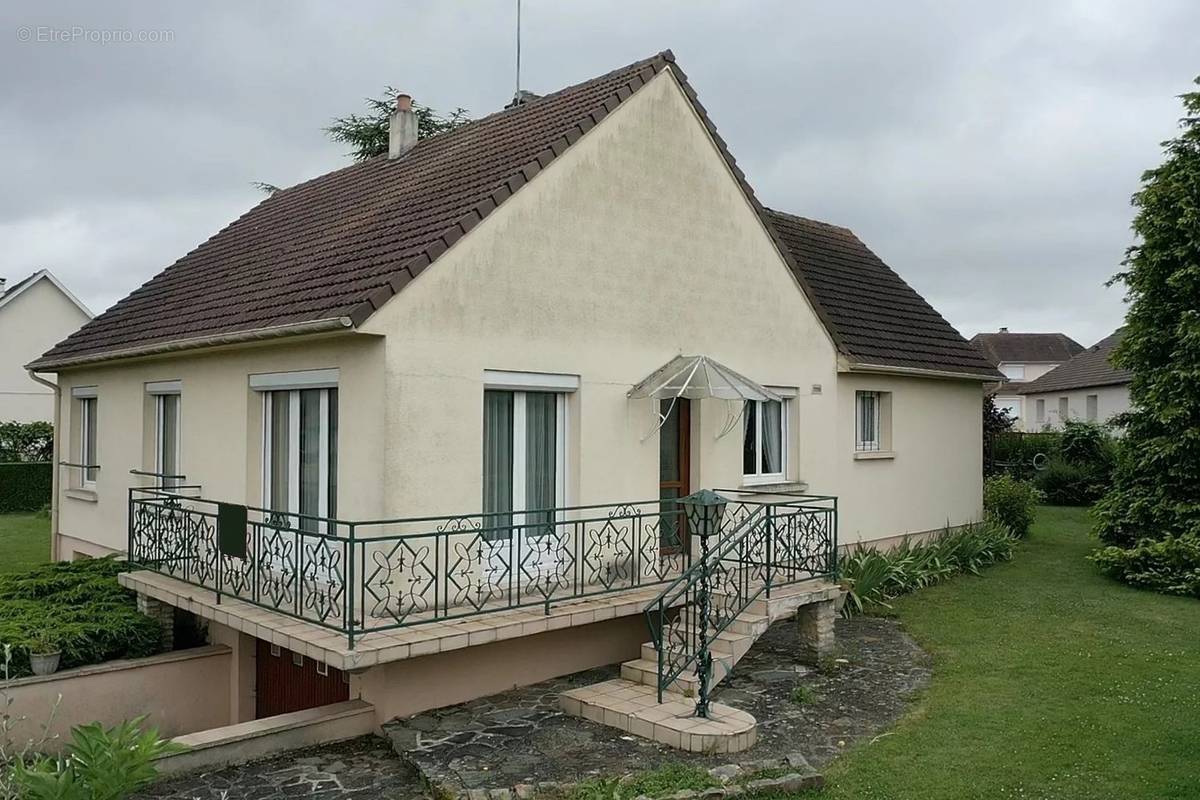 Maison à SAINT-PIERRE-SUR-DIVES