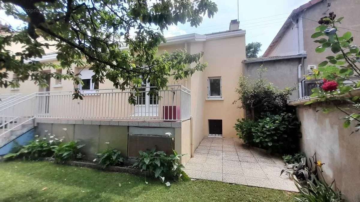 Maison à SAINT-SEBASTIEN-SUR-LOIRE