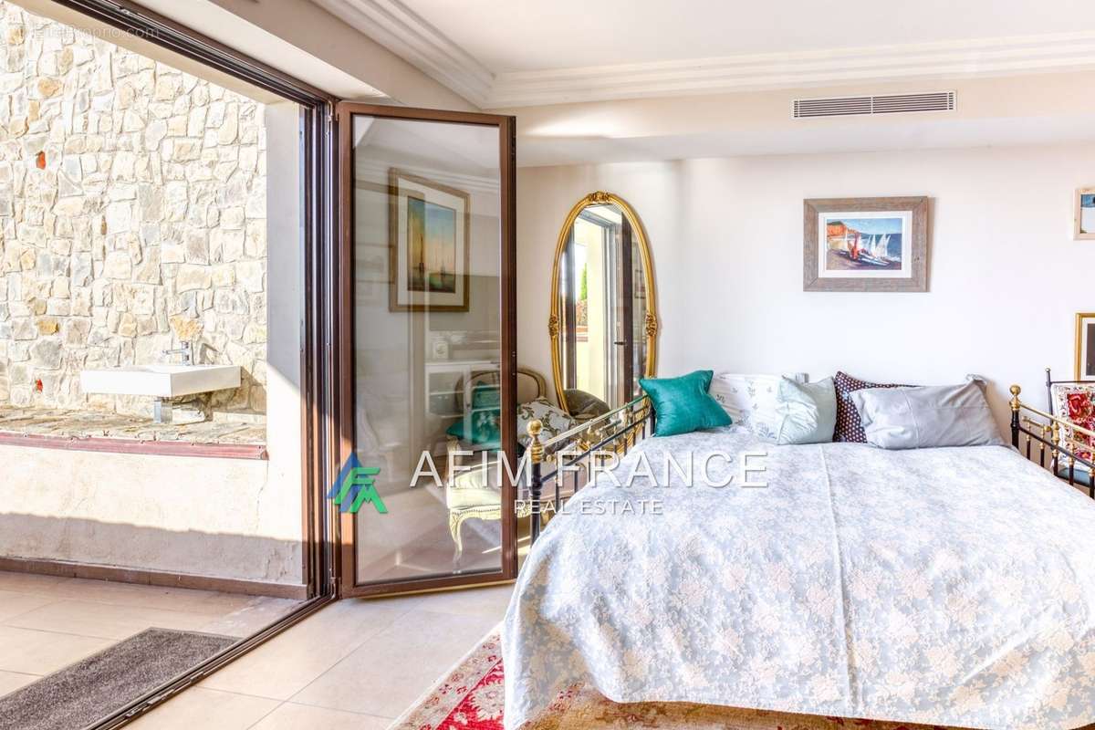 Appartement à ROQUEBRUNE-CAP-MARTIN