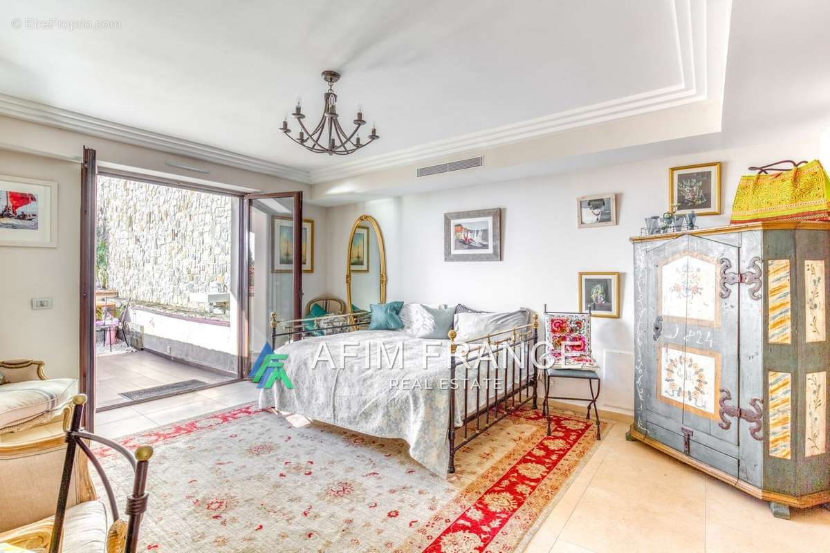 Appartement à ROQUEBRUNE-CAP-MARTIN