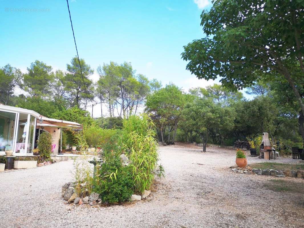 Maison à ENTRECASTEAUX