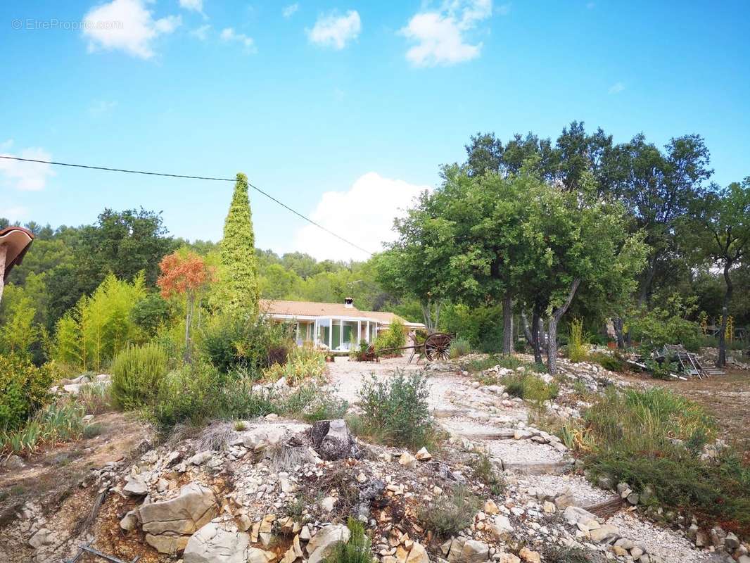 Maison à ENTRECASTEAUX