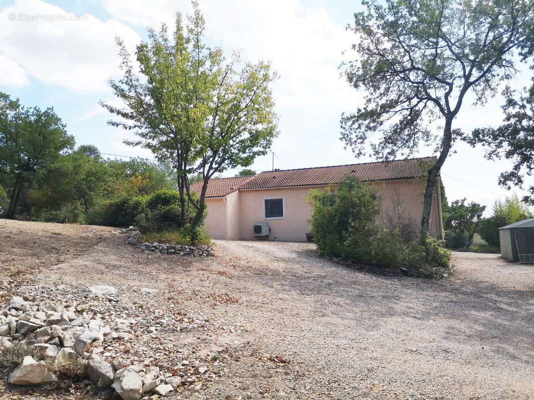 Maison à ENTRECASTEAUX