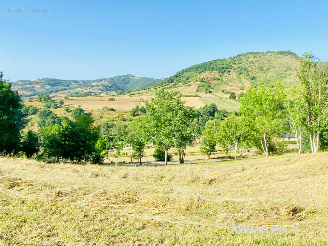 Terrain à MARCILLAC-VALLON