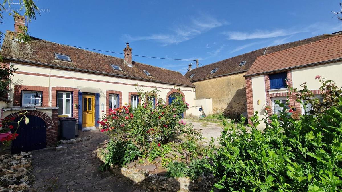 Photo 1 - Maison à VILLENEUVE-SUR-YONNE