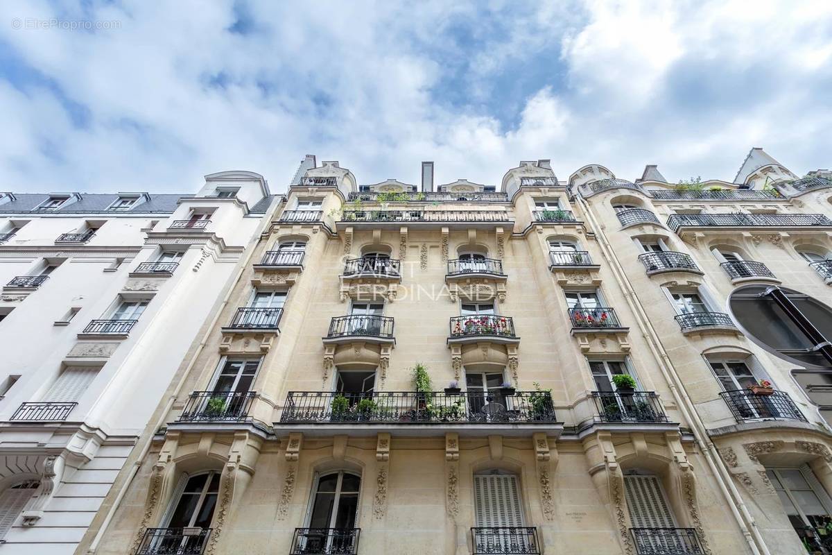 Appartement à PARIS-17E