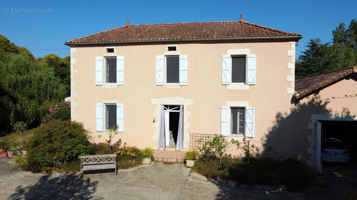 FACADE - Maison à CASTERA-VERDUZAN