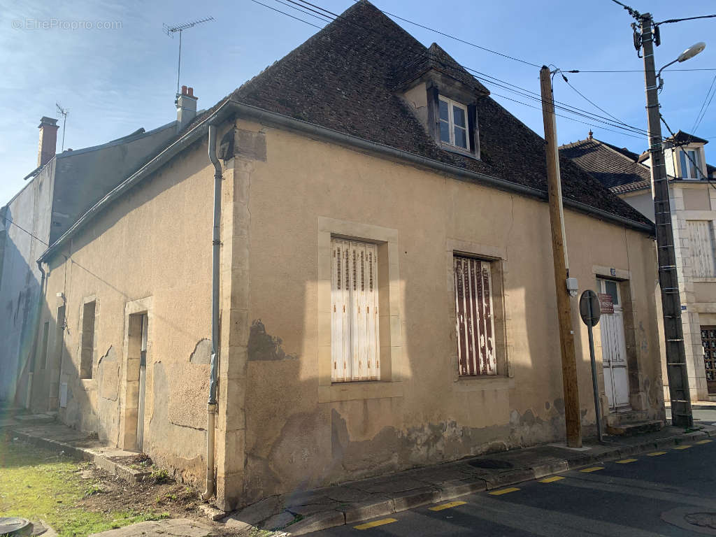 Maison à SAINT-AMAND-MONTROND