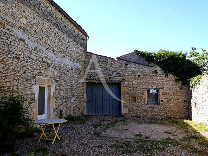 Maison à ASNIERES-LA-GIRAUD