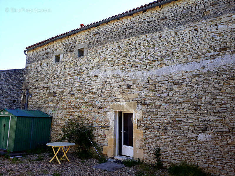 Maison à ASNIERES-LA-GIRAUD