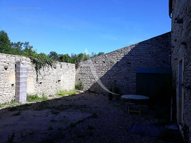 Maison à ASNIERES-LA-GIRAUD