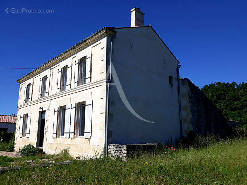 Maison à ASNIERES-LA-GIRAUD