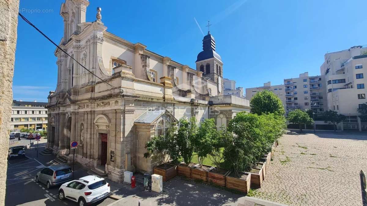 Appartement à SAINT-ETIENNE