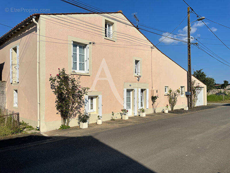 Maison à FONTENAY-LE-COMTE