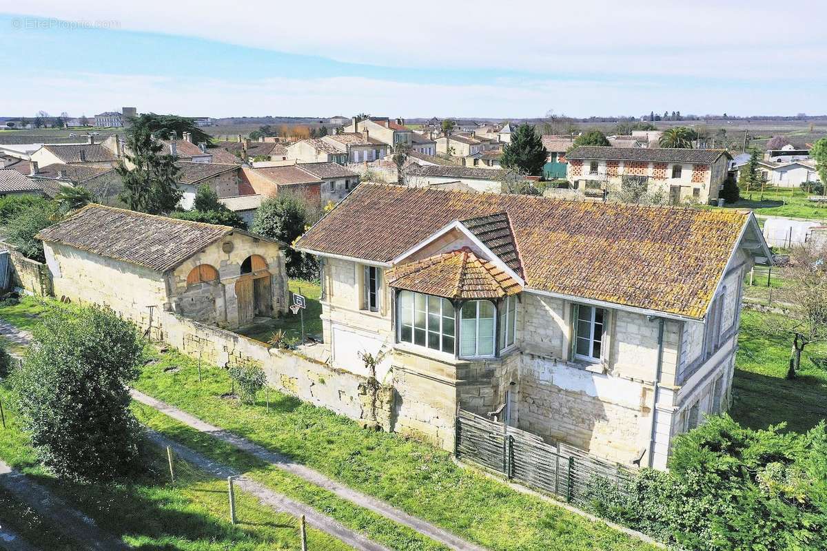 Maison à SAINT-JULIEN-BEYCHEVELLE