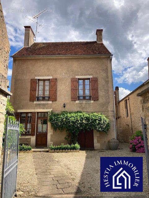 Maison à VAULT-DE-LUGNY