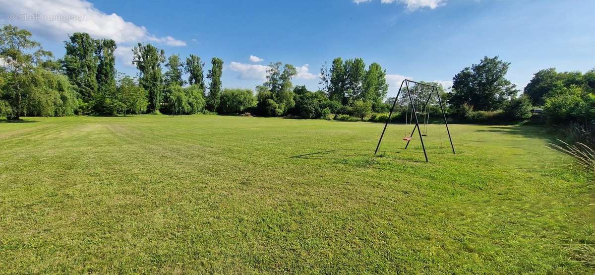 Terrain à LA CHAUSSEE-SAINT-VICTOR