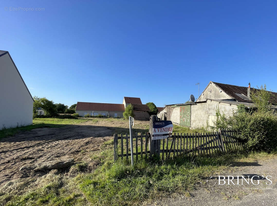 Maison à VILLAINES-LA-CARELLE