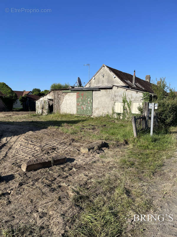 Maison à VILLAINES-LA-CARELLE