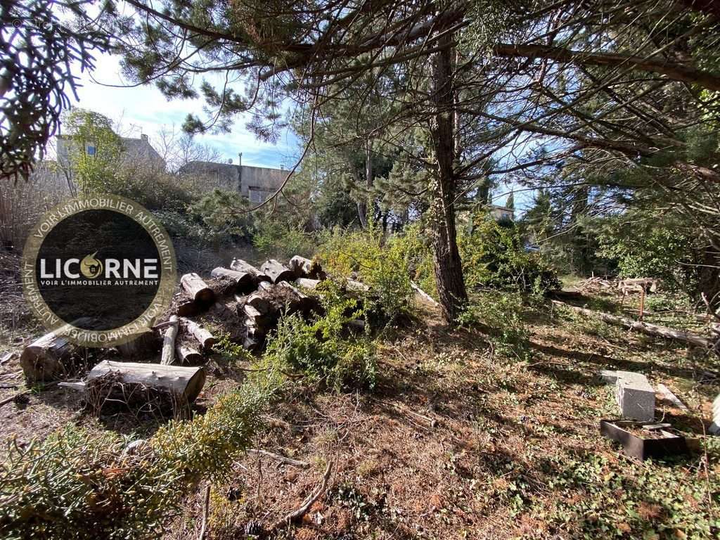 Terrain à LE PUY-SAINTE-REPARADE