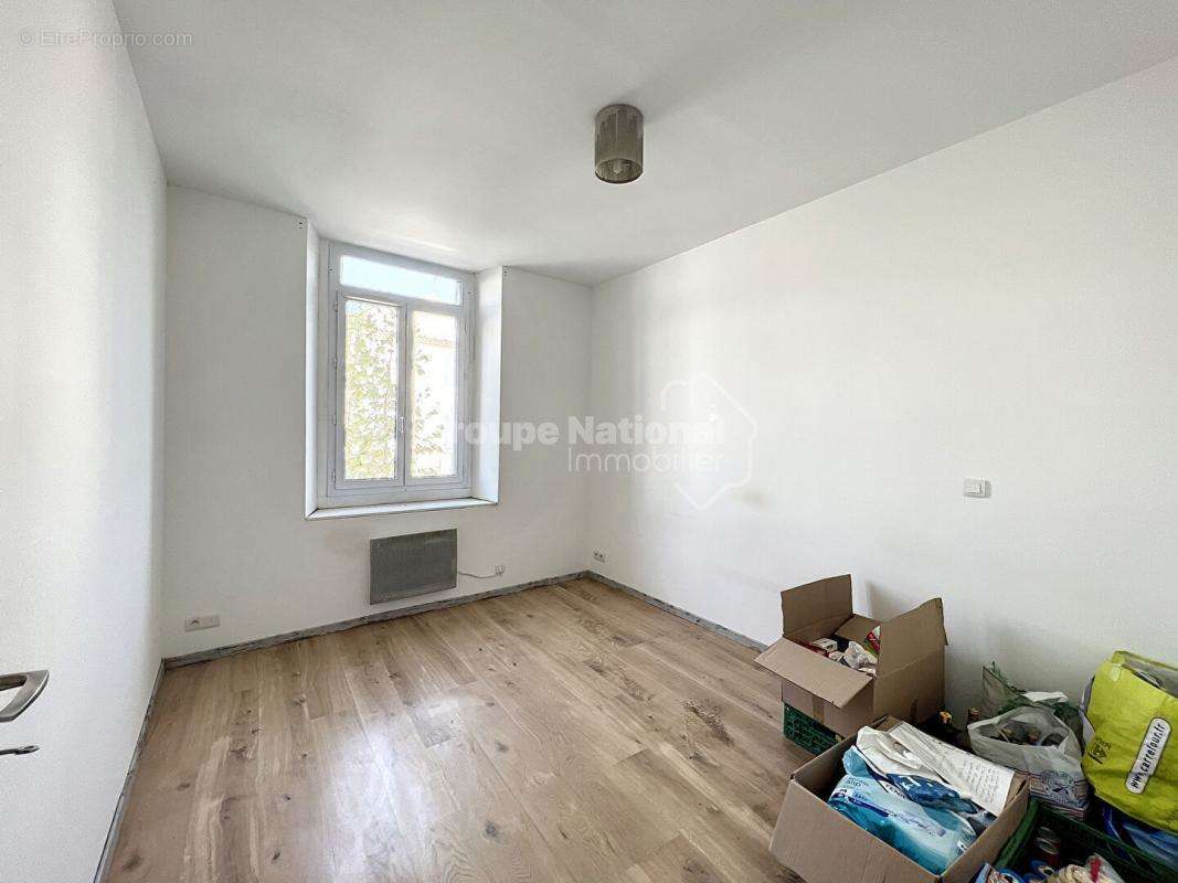 Appartement à SENAS