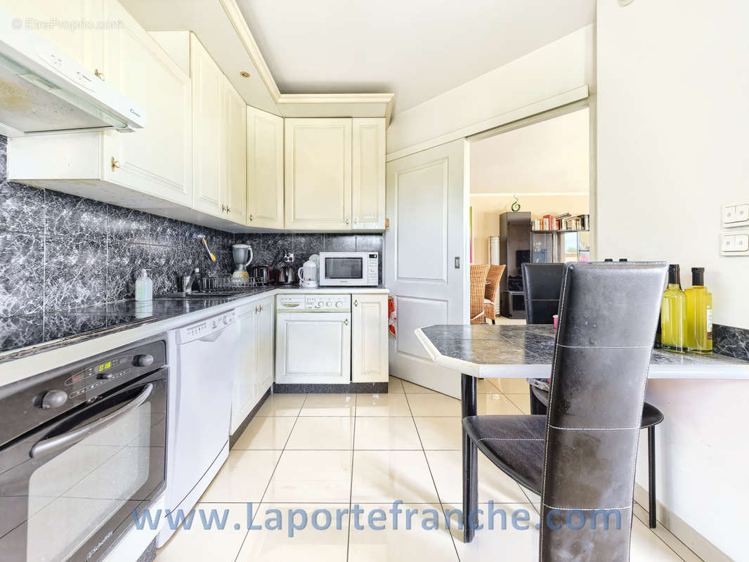 Appartement à SAINT-LAURENT-DU-VAR