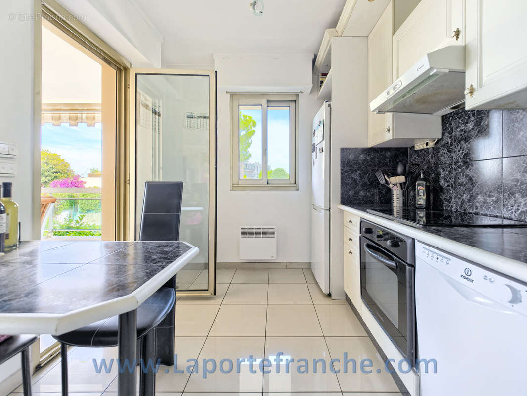 Appartement à SAINT-LAURENT-DU-VAR