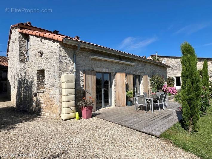 Maison à VERTEUIL-SUR-CHARENTE