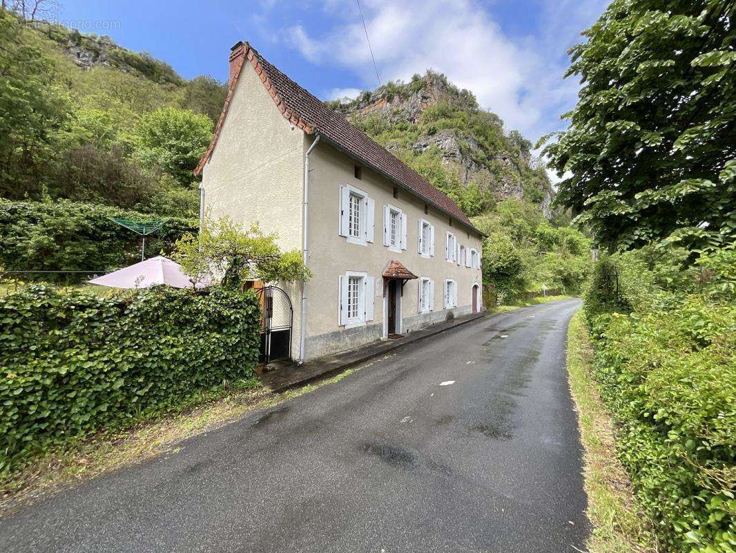 Maison à MARCILHAC-SUR-CELE