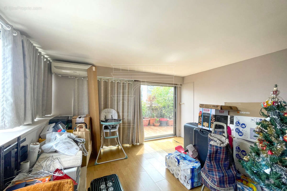 Appartement à COURBEVOIE