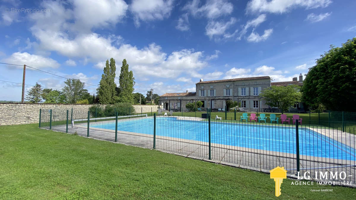 Maison à MORTAGNE-SUR-GIRONDE