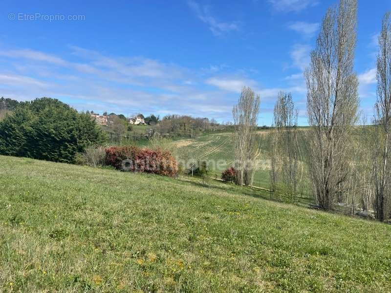 Terrain à LEVIGNAC