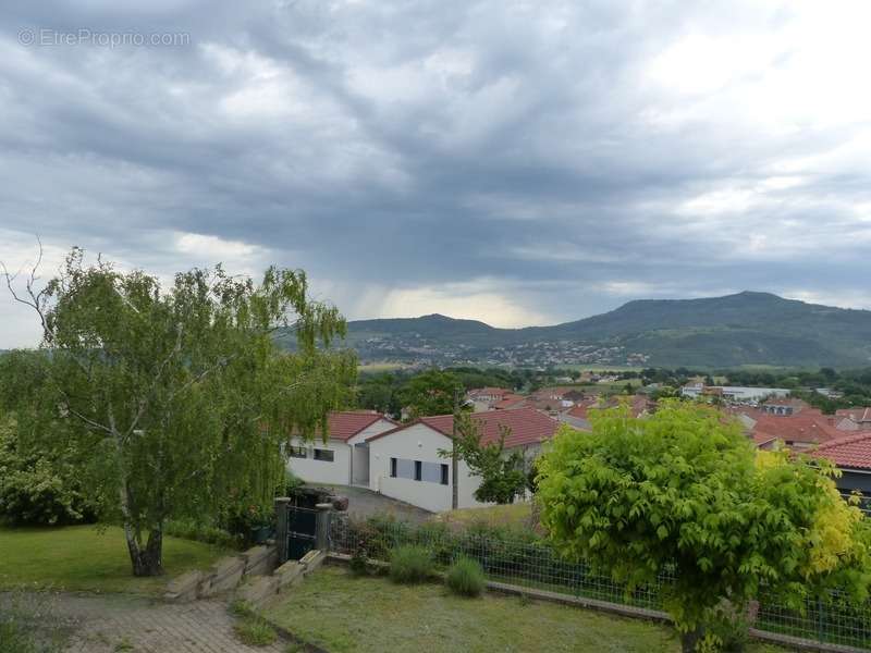 Maison à LES MARTRES-DE-VEYRE