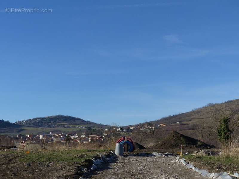 Terrain à LES MARTRES-DE-VEYRE