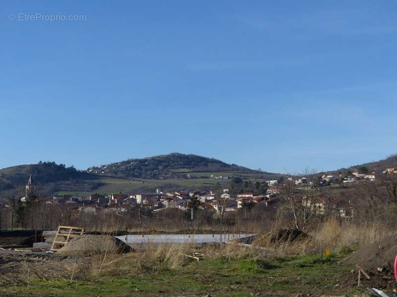 Terrain à LES MARTRES-DE-VEYRE