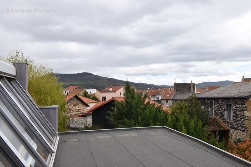 Maison à LES MARTRES-DE-VEYRE