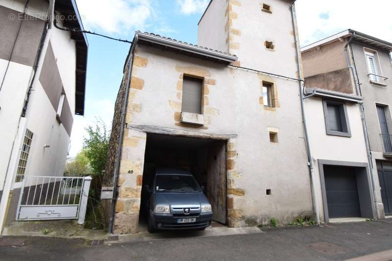 Maison à LES MARTRES-DE-VEYRE