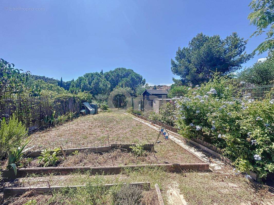 Maison à ROQUEBRUNE-SUR-ARGENS